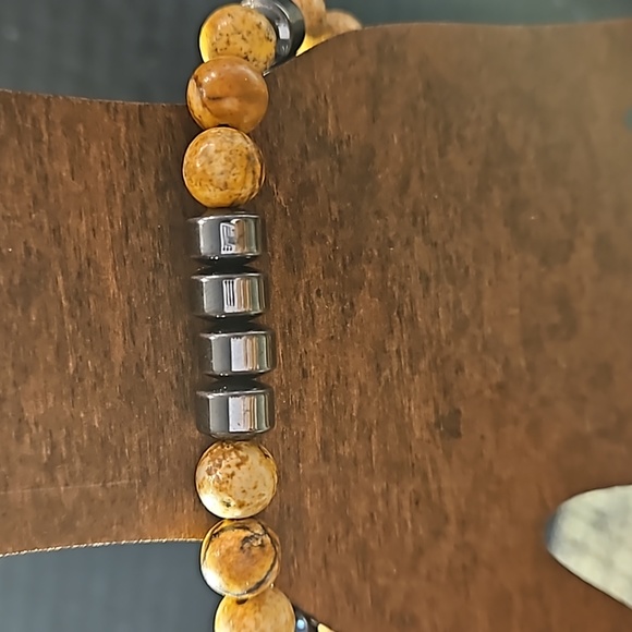Picture Jasper and Hematite Stretch Bracelet_8mm Beads - Picture 3 of 3